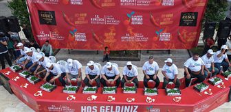 Antalya'daki festivalde 3 dakikada 474 gram acı biber yiyen yarışmacı birinci oldu