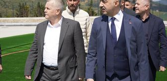 Armutlu'da inşası süren stat ile halı saha projeleri incelendi