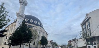 Arnavutköy'de rüzgar nedeniyle minaresi sallanan caminin yakınındaki 2 bina boşaltıldı