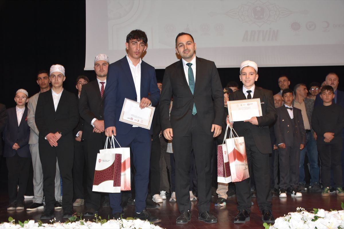 Artvin'de "Genç Bilaller Ezan Okuma Yarışması" bölge finali yapıldı