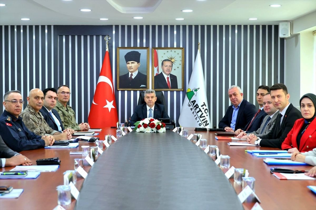 Artvin'de okullardaki tedbirlerle ilgili toplantı düzenlendi