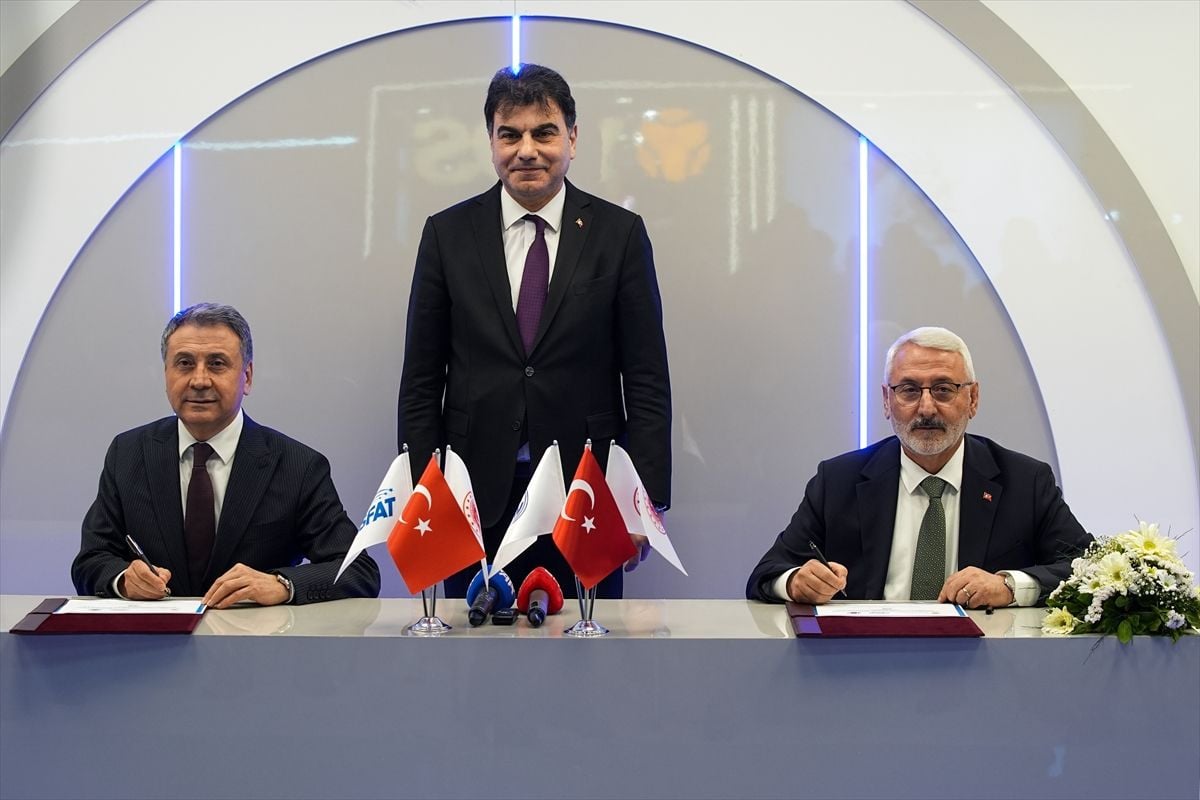 ASFAT ile MKE arasında "Denizhan Milli Deniz Topu" tedarik sözleşmesi imzalandı