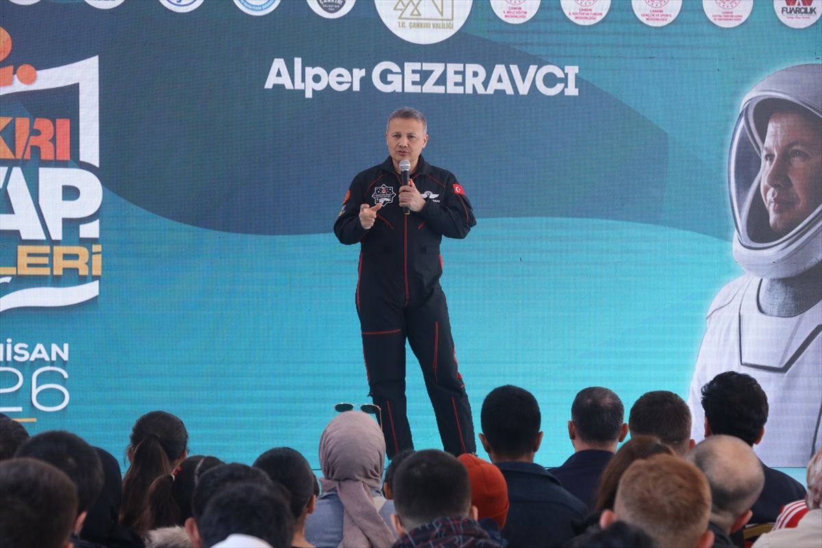 Astronot Alper Gezeravcı, Çankırı'da kitapseverlerle buluştu
