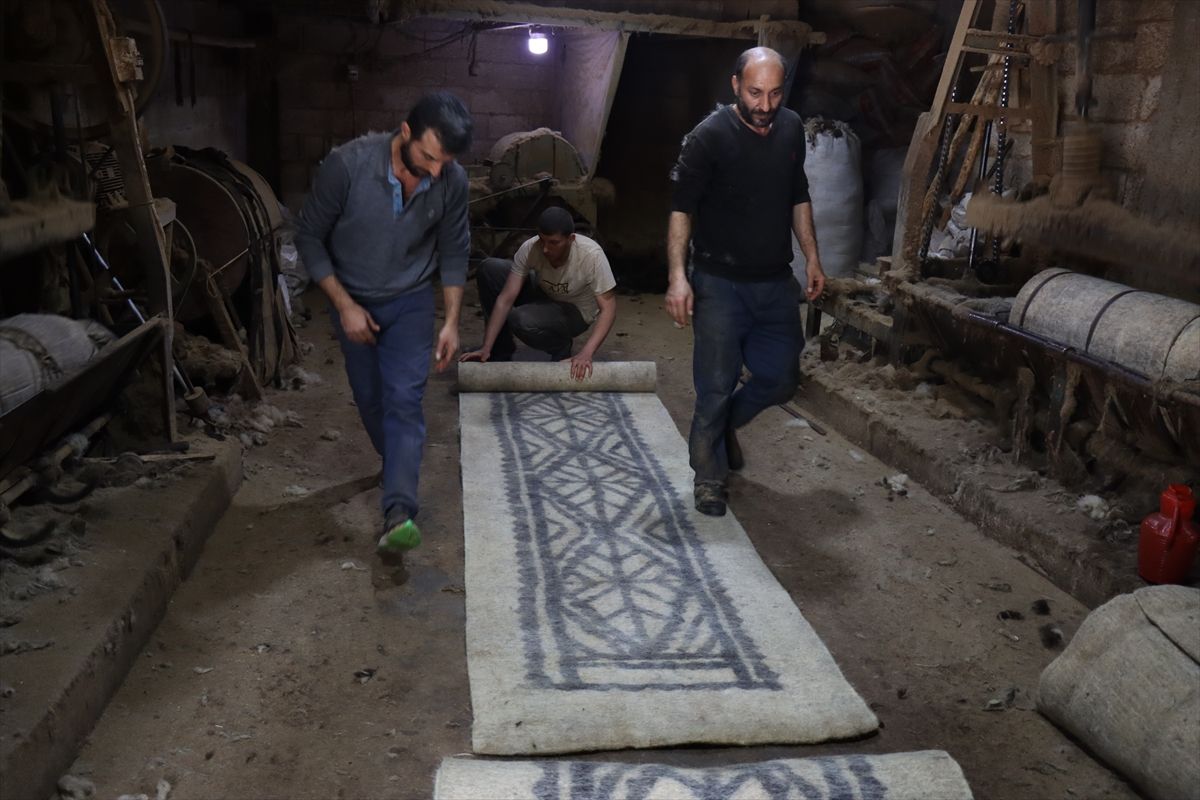 Ata mirası keçecilik baba ile oğlunun emeğiyle geleceğe taşınıyor