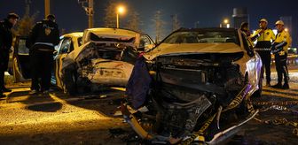 Ataşehir'de emniyet şeridinde aracından inen sürücü otomobilin çarpması sonucu hayatını kaybetti