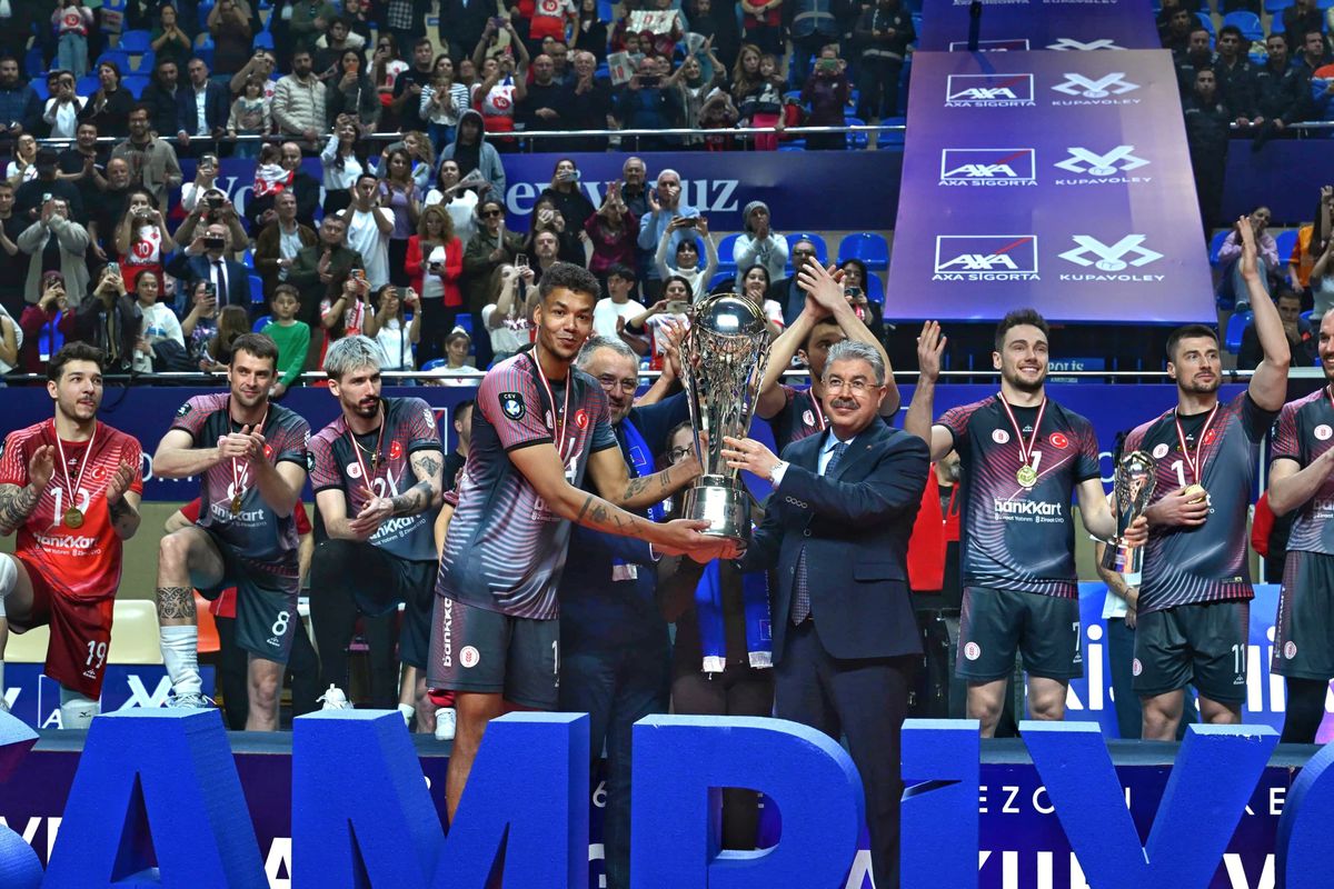 AXA Sigorta Kupa Voley'de şampiyon Ziraat Bankkart