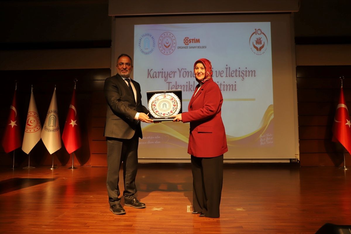 AYBÜ'de "Kariyer yönetimi ve iletişim teknikleri eğitimi" düzenlendi