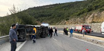 Aydın'da otomobil ile minibüs çarpıştı, 12 kişi yaralandı