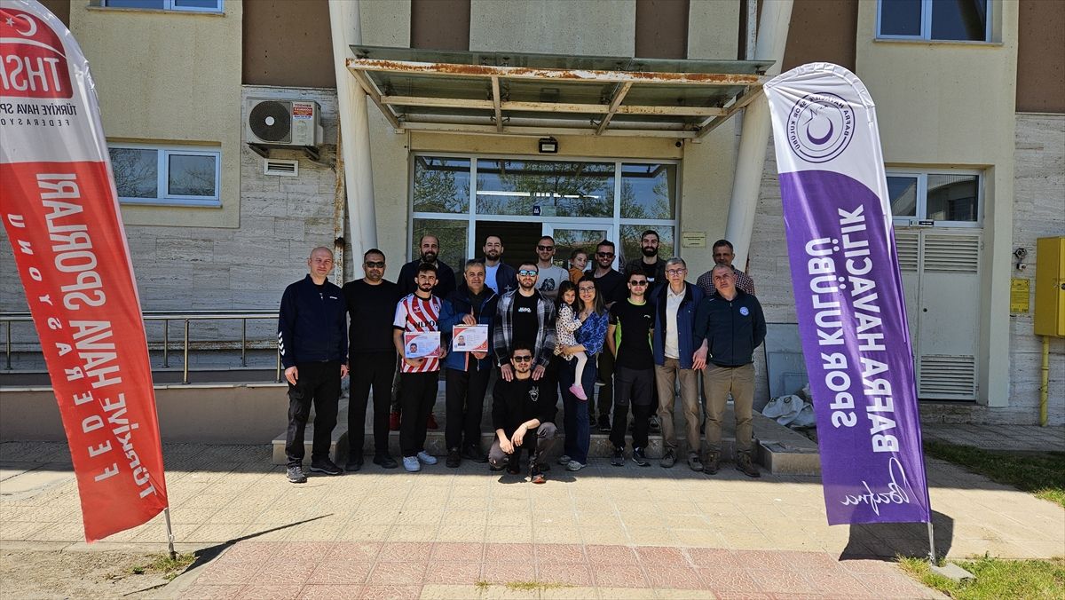 Bafra'da yamaç paraşütü pilotlarına sertifikaları verildi