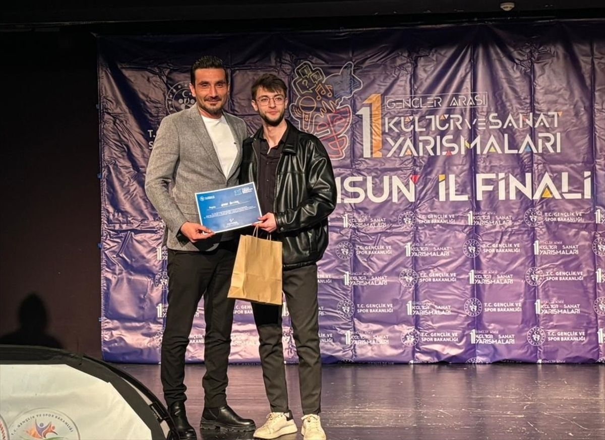 Bafra Gençlik Merkezi öğrencisi şiir yarışmasında il birincisi oldu