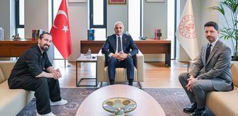 Bakan Ersoy, Barış Manço'nun oğlu Doğukan Manço ile AKM'de bir araya geldi