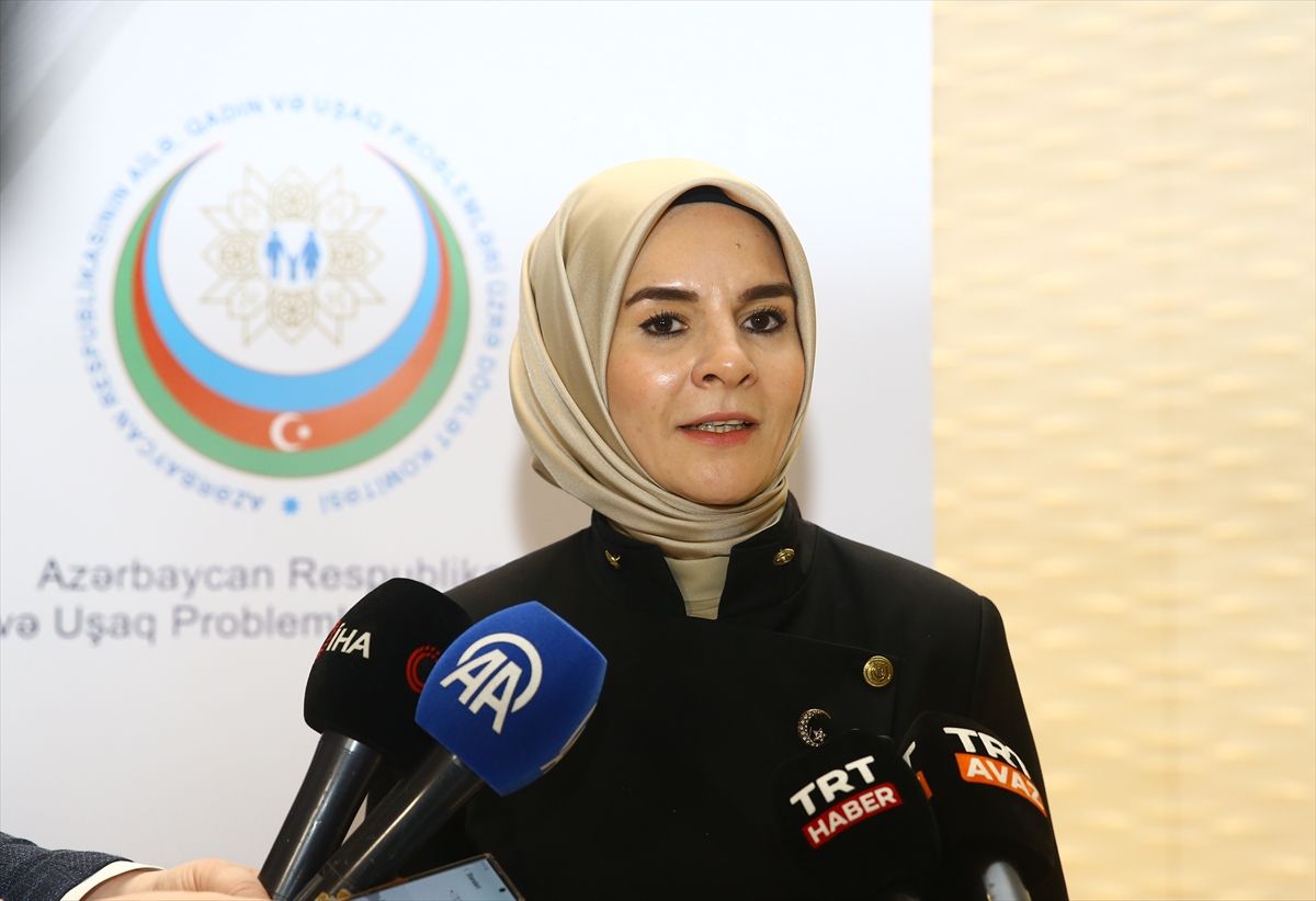 Bakan Göktaş, kadınların dijital çağda teknolojiye ayak uydurmalarını "çok değerli bulduklarını" belirtti