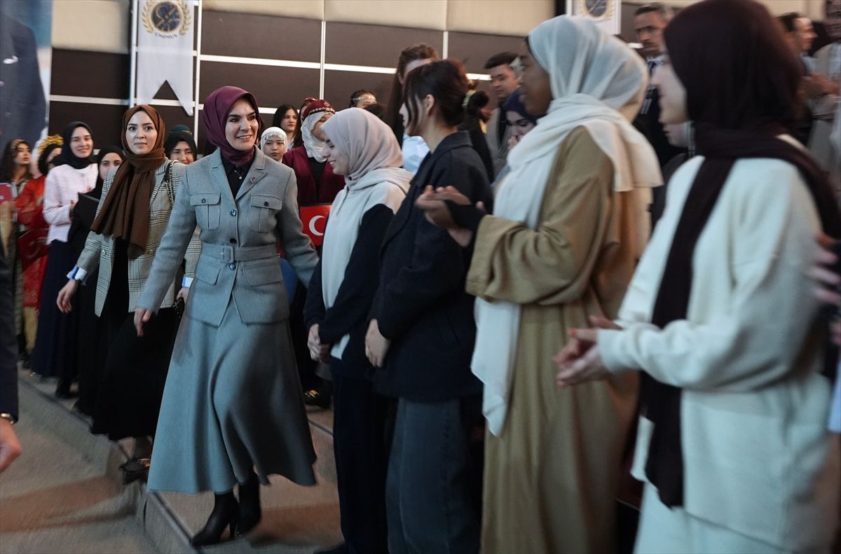 Bakan Göktaş, Uluslararası Milli İrade Kız Anadolu İmam Hatip Lisesi'nde öğrencilerle buluştu Açıklaması