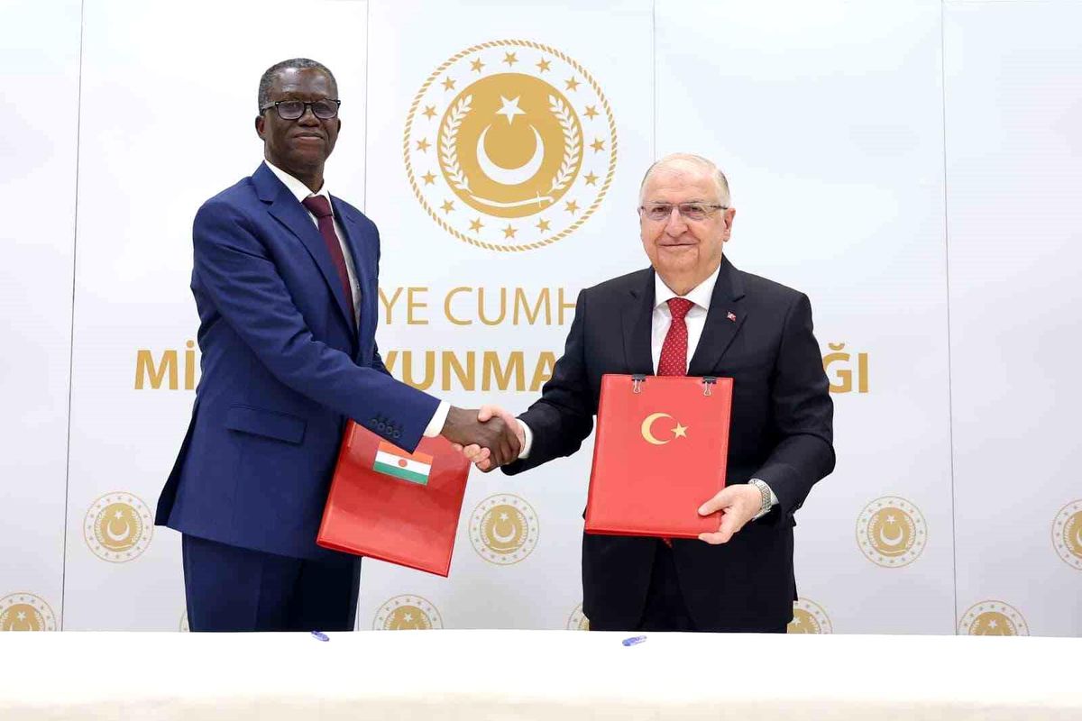Bakan Güler, Nijer Savunma Bakanı Mody'i askeri törenle karşıladı