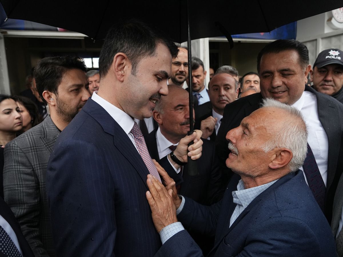 Bakan Kurum oğlunun vasiyeti yerine getirilen şehit babasıyla buluştu
