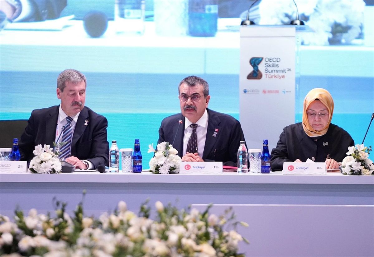 Bakan Tekin, OECD Beceriler Zirvesi'nde oturum başkanlığı yaptı
