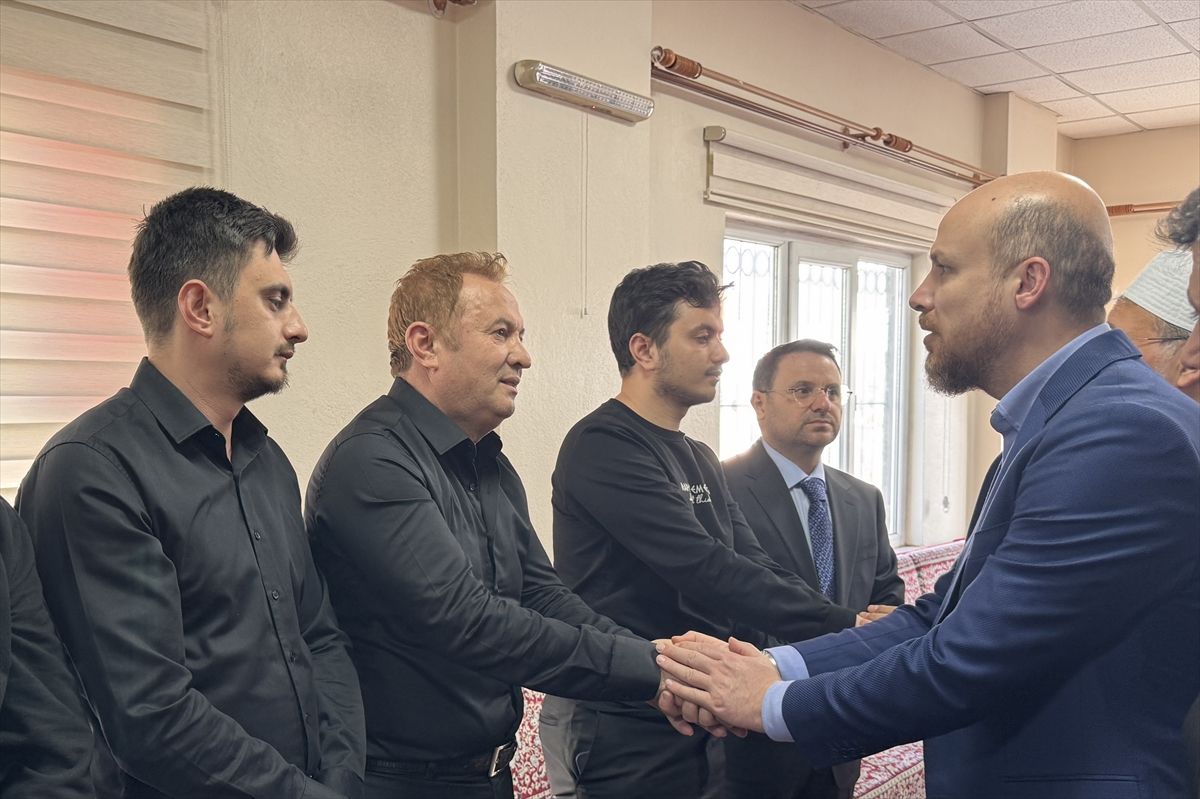 Bakanlardan Kahramanmaraş'taki okul saldırısında hayatını kaybeden öğretmen Kara'nın ailesine taziye ziyareti