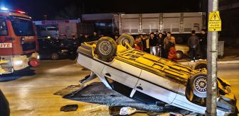 Balıkesir'de takla atan otomobildeki 2 kişi yaralandı