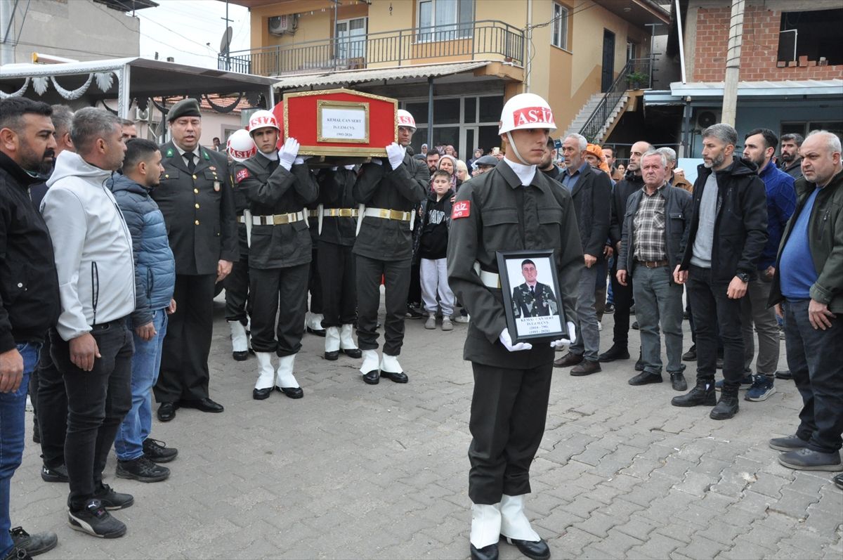 Balıkesir'deki trafik kazasında hayatını kaybeden uzman çavuşun cenazesi Manisa'da defnedildi