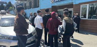 Bartın'da belediye halk otobüsünün otomobilin üzerine devrildiği kazada 46 kişi hastaneye kaldırıldı