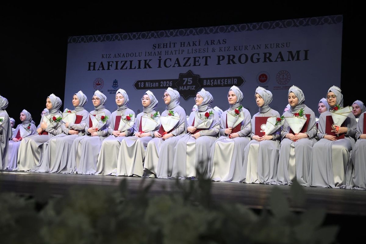 Başakşehir'de hafızlık eğitimini tamamlayan 75 kız öğrenci icazet aldı
