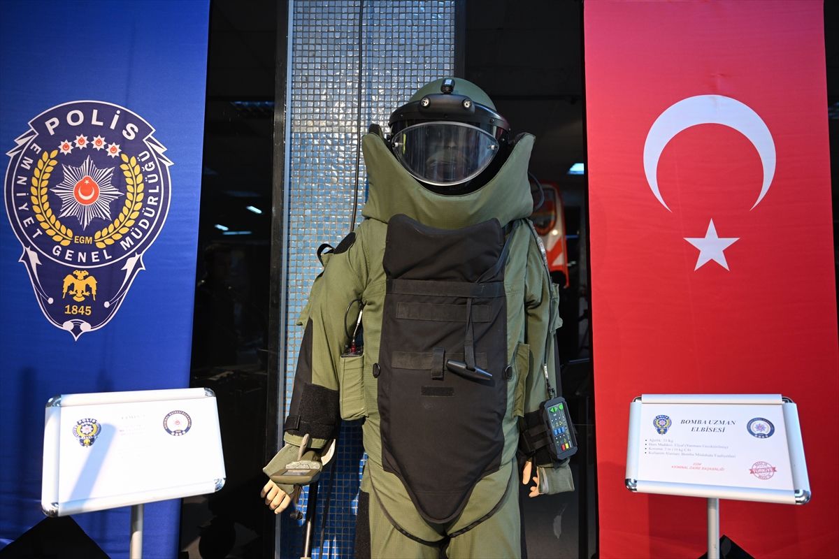 Başkentte "Tarihi Polis Kıyafetleri Sergisi" açıldı