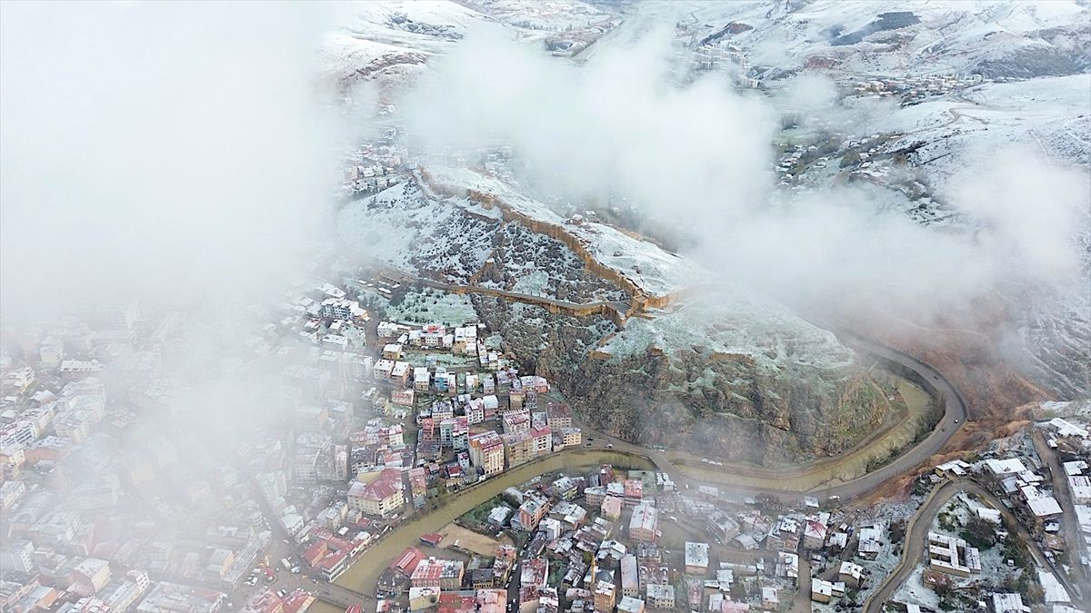Bayburt'ta kar yağışı etkili oldu