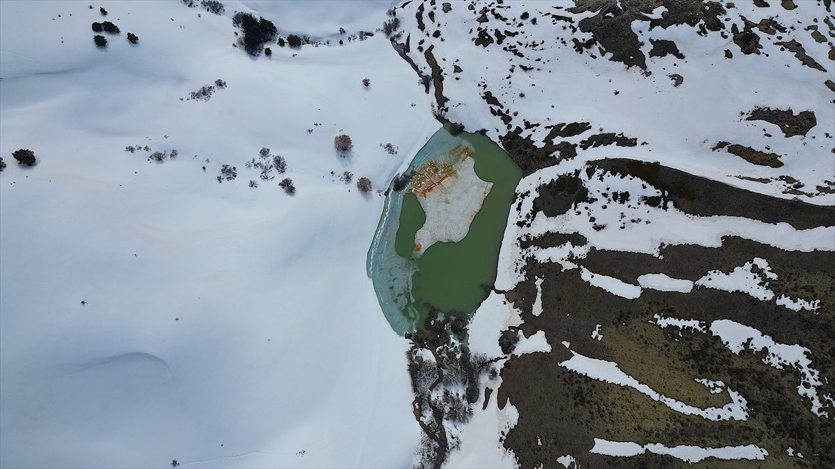 Bayburt'un karla kaplı dağları havadan görüntülendi