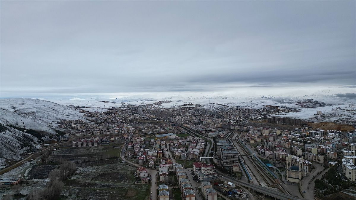 Bayburt ve Trabzon'da kar etkili oldu