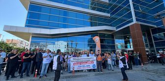 Bayraklı Belediyesinde görevli memurlar TİS anlaşmazlıkları için eylemde