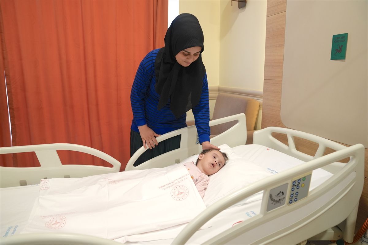 Bebekteki "damak yarığı" Erzurum Şehir Hastanesi'nde başarılı operasyonla giderildi