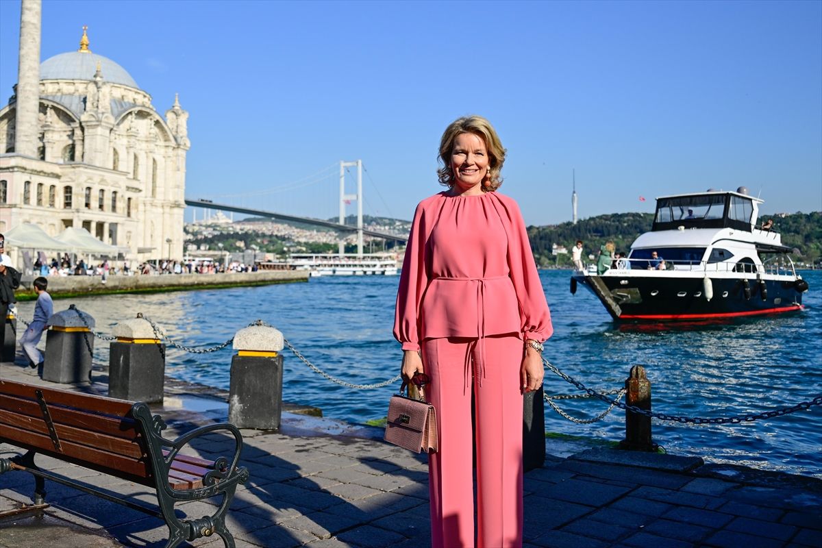 Belçika Kraliçesi Mathilde ve beraberindeki heyet Ortaköy'ü gezdi