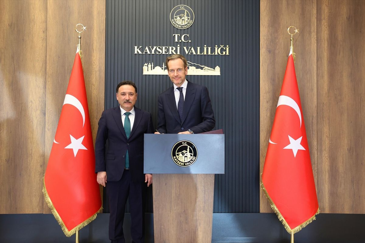 Belçika'nın Ankara Büyükelçisi Van de Velde, Kayseri Valisi Çiçek'i ziyaret etti