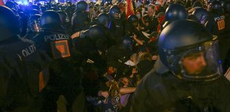 Berlin'de düzenlenen 1 Mayıs gösterisine polis müdahale etti