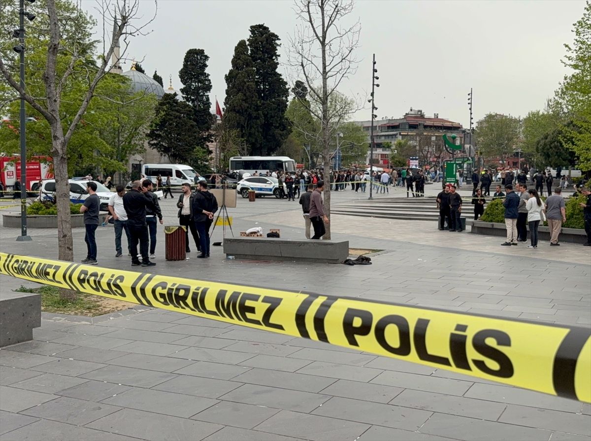Beşiktaş Vapur İskelesi önünde bıçaklı zanlıya müdahale sırasında 3 kişi yaralandı