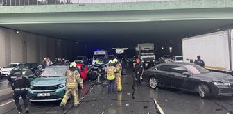 Beylikdüzü'nde 4 aracın karıştığı trafik kazasında 4 kişi yaralandı