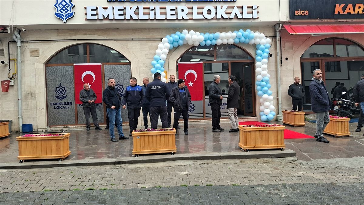 Beypazarı'nda emekliler lokali açıldı