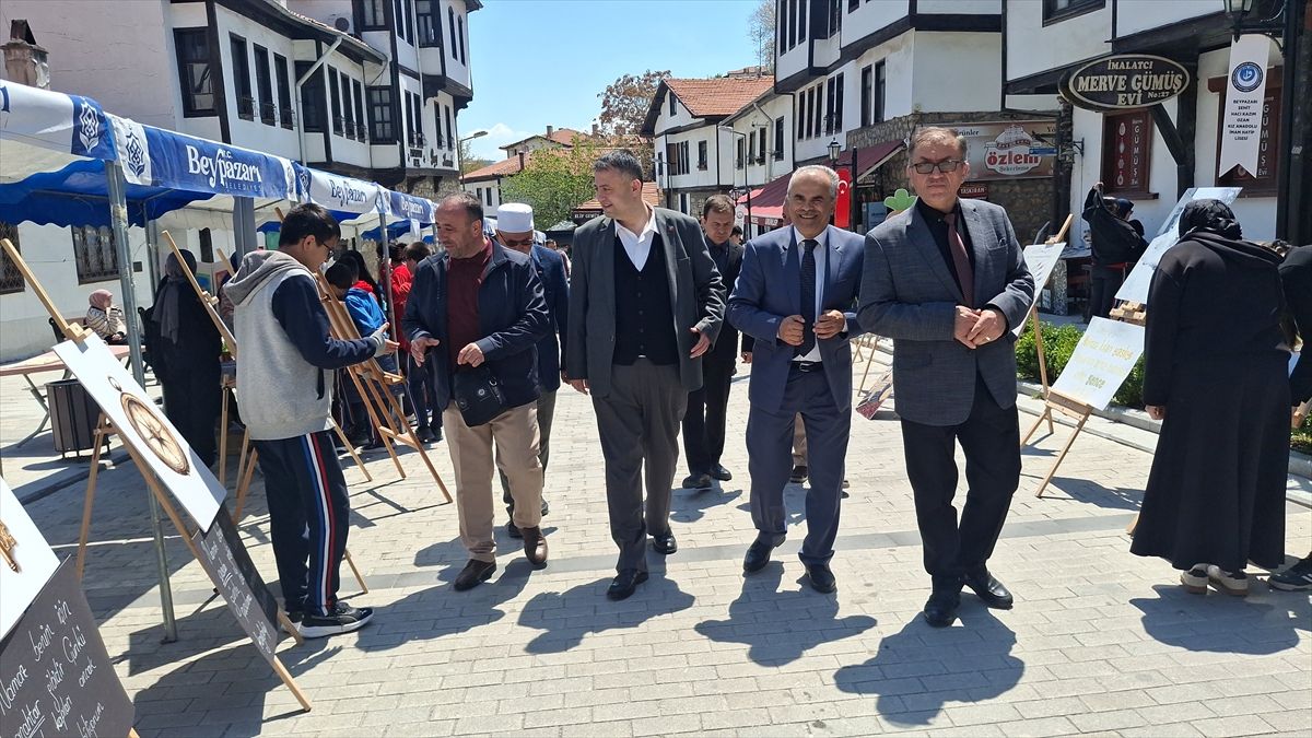 Beypazarı'nda 'Vakti Kuşanmak' etkinliği kapsamında sergi açıldı