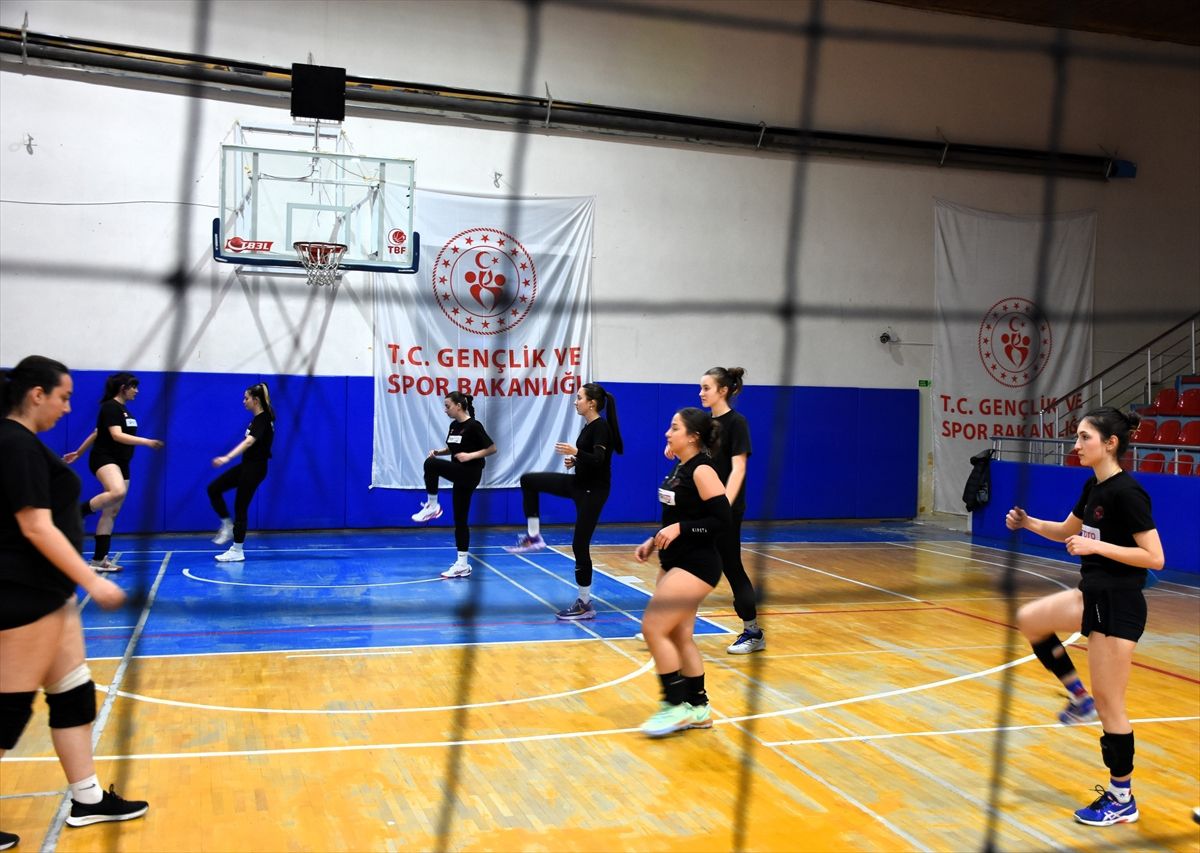 Bilecik'in kadın voleybol takımı 2. Lig için sahaya çıkıyor