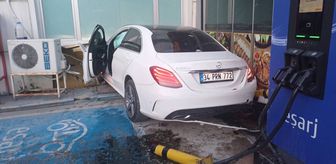 Bilecik'te duvara çarpan otomobilin sürücüsü yaralandı