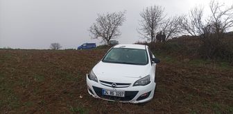 Bilecik'te tarlaya savrulan otomobilin sürücüsü yaralandı