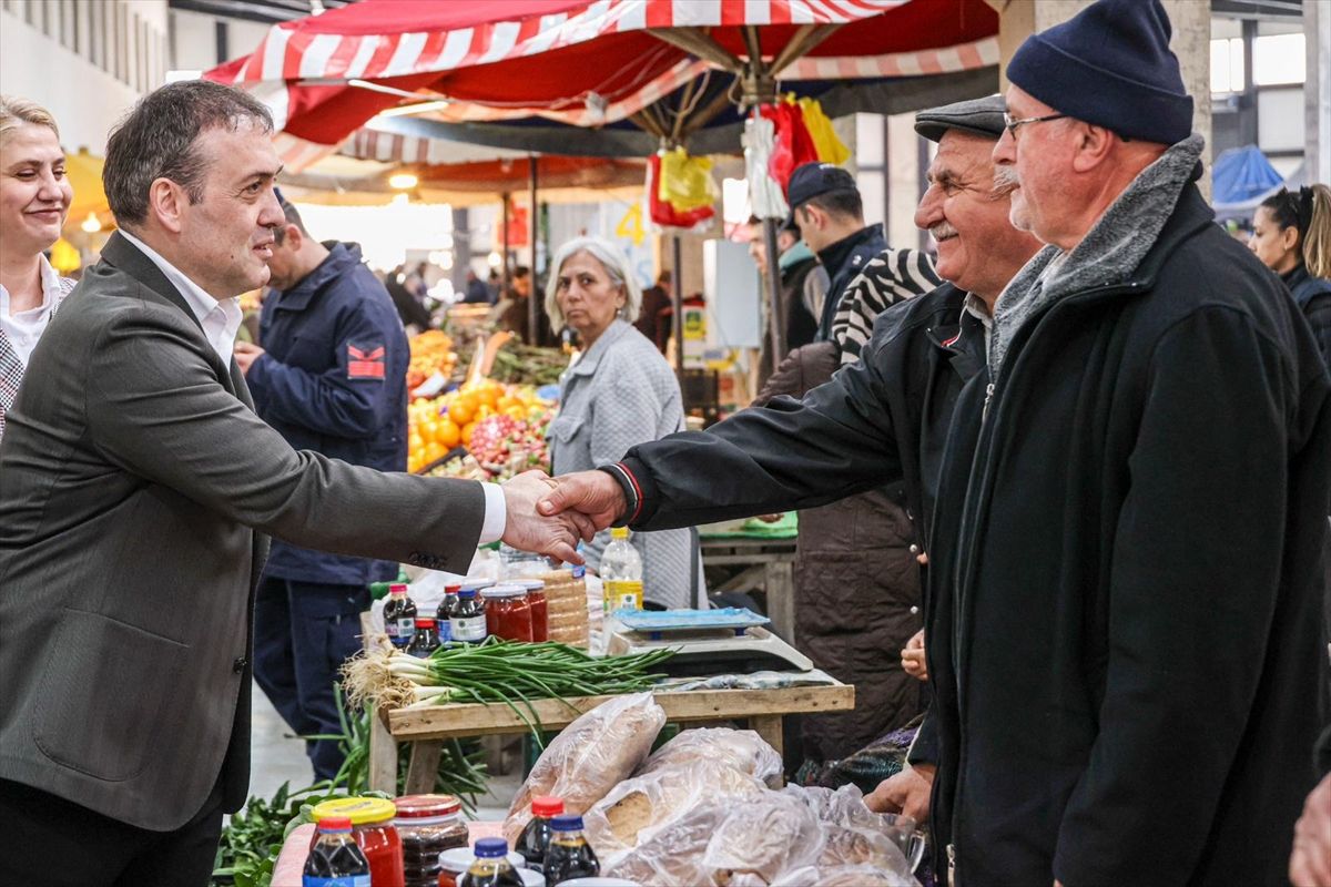 Bilecik Valisi Sözer'den Gölpazarı ilçesindeki semt pazarına ziyaret
