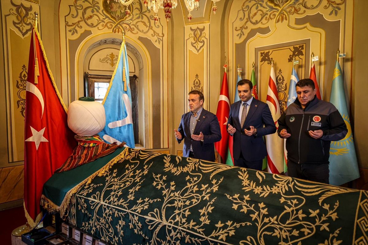 Bilecik Valisi Sözer, Ertuğrul Gazi Türbesi'ni ziyaret etti