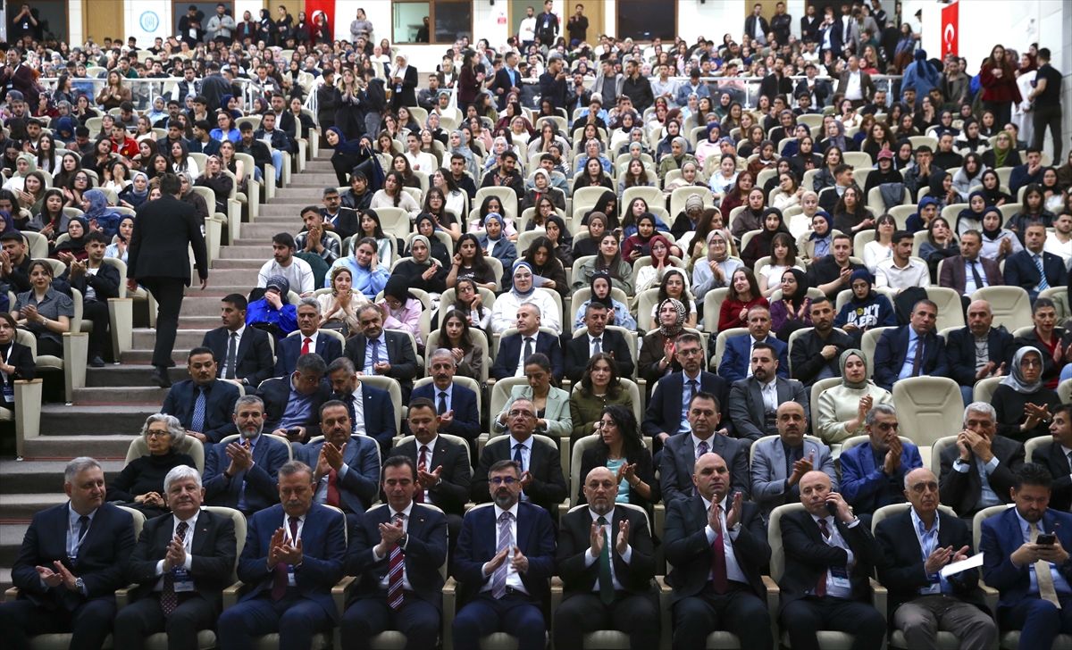 Bitlis'te '1. Uluslararası Sağlık ve Tıp Bilimleri Kongresi' başladı