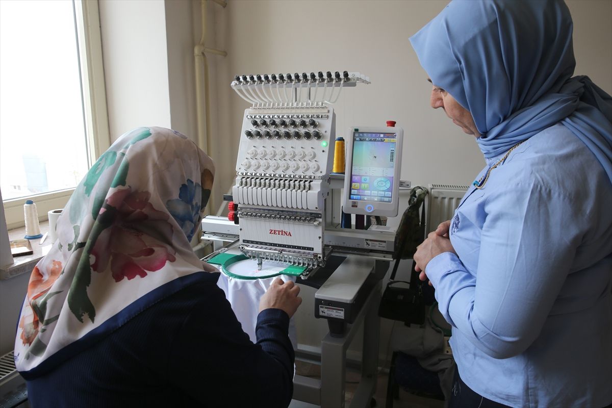 Bitlis'te Japonların hibe desteğiyle açılan tekstil kursunda kadınlar iş hayatına hazırlanıyor