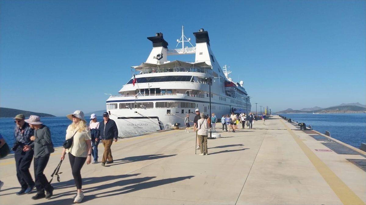 Bodrum'a 'Star Legend' kruvaziyeriyle 274 turist geldi