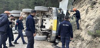 Bolu'da devrilen hafriyat kamyonunun sürücüsü öldü