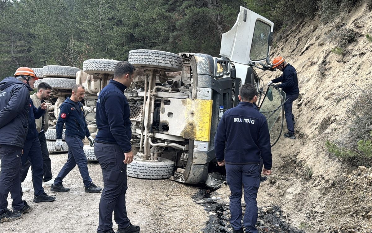 Bolu'da devrilen hafriyat kamyonunun sürücüsü öldü