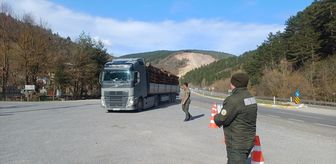 Bolu'da hafif ticari araçla motosikletin çarpışması sonucu 2 kişi yaralandı