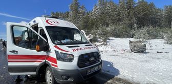 Bolu'da takla atan hafif ticari araçtaki 3 kişi yaralandı
